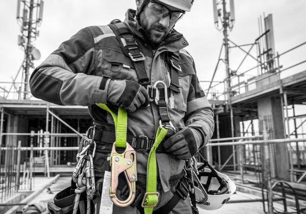 Eslinga de posicionamiento: guía completa para elegir, usar e inspeccionar tu equipo de alturas